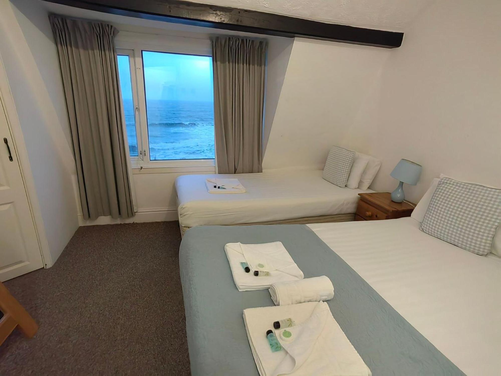 Cardigan And Celtic Bay Guest House Aberystwyth Room photo