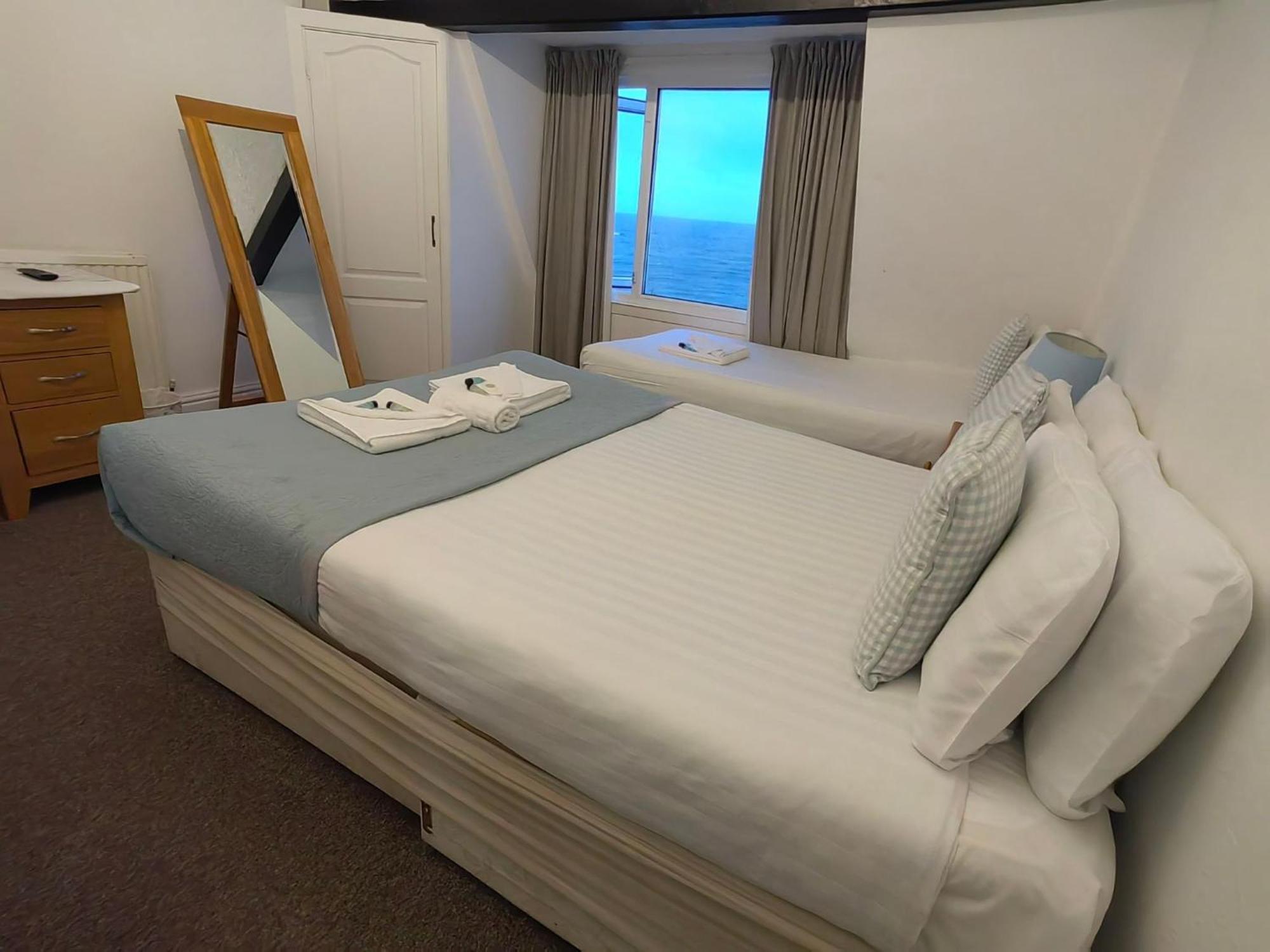 Cardigan And Celtic Bay Guest House Aberystwyth Room photo