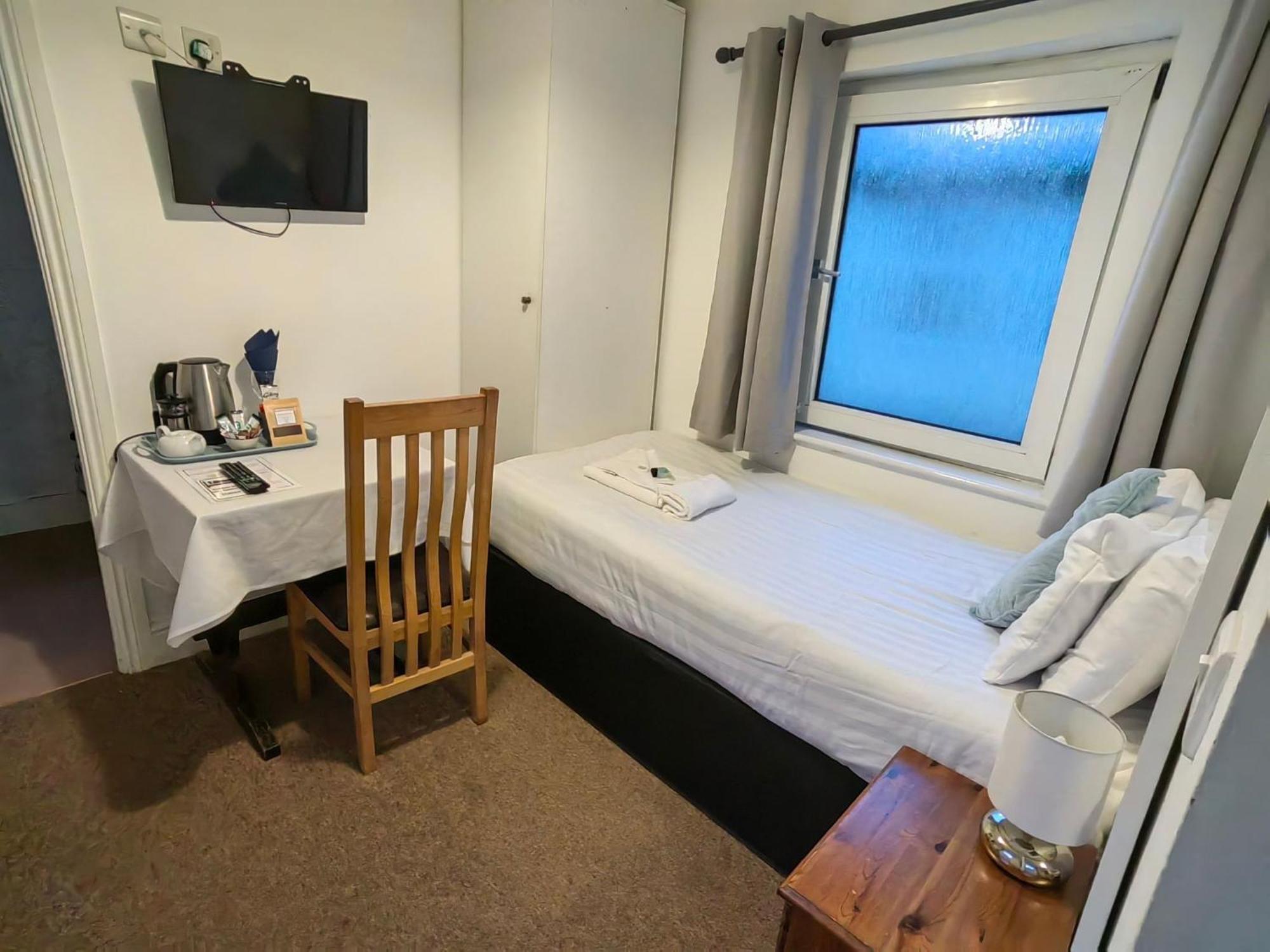Cardigan And Celtic Bay Guest House Aberystwyth Room photo